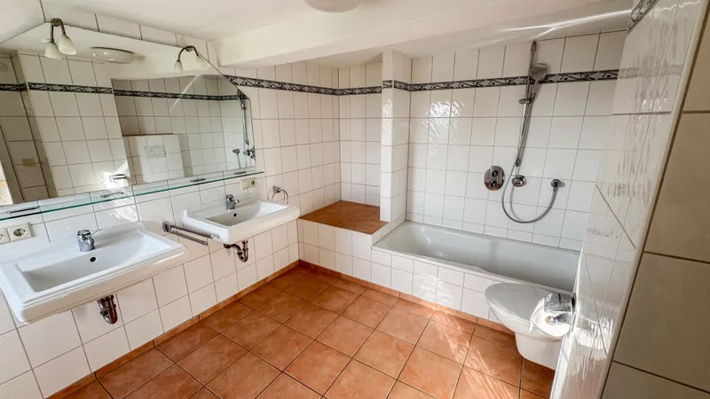 Elternbad mit Wanne OG 