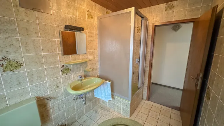 Tageslichtbad mit Dusche 2. OG Anbau