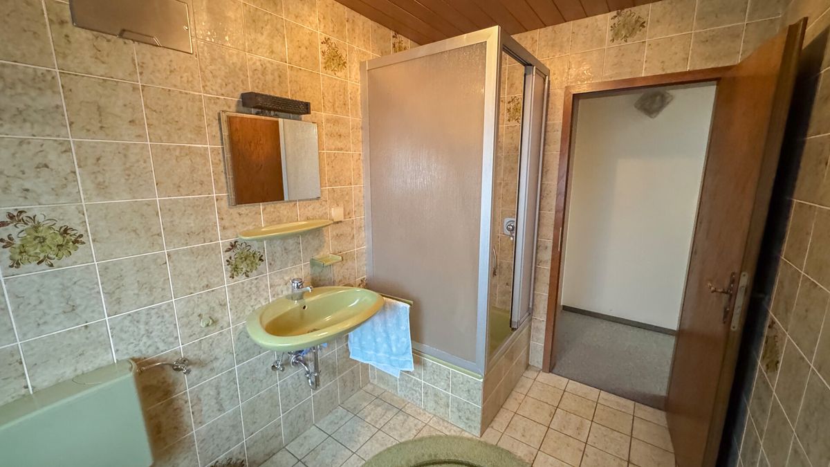 Tageslichtbad mit Dusche 2. OG Anbau