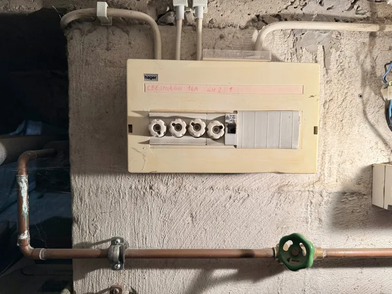 Haus Nr. 6 KG Sicherungen