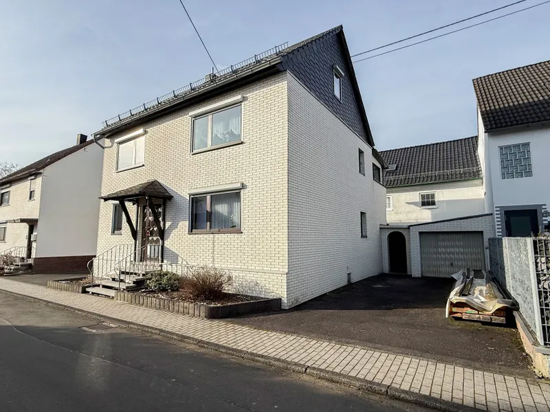 Straßenansicht Haus 1