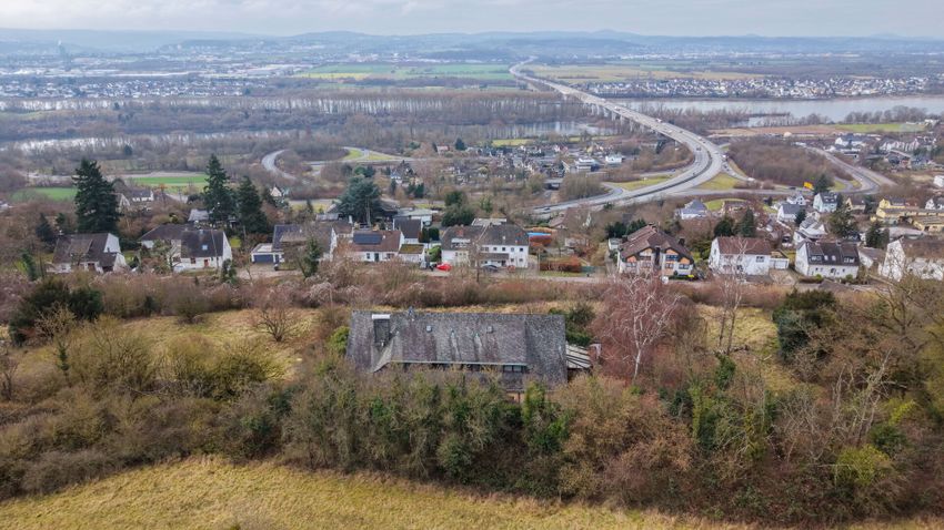 Hausansicht mit Ausblick