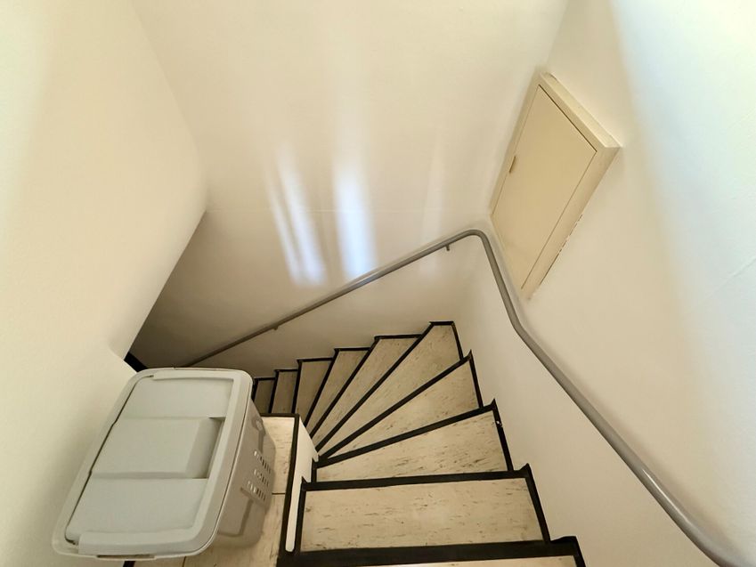 Abgang ins Untergeschoss