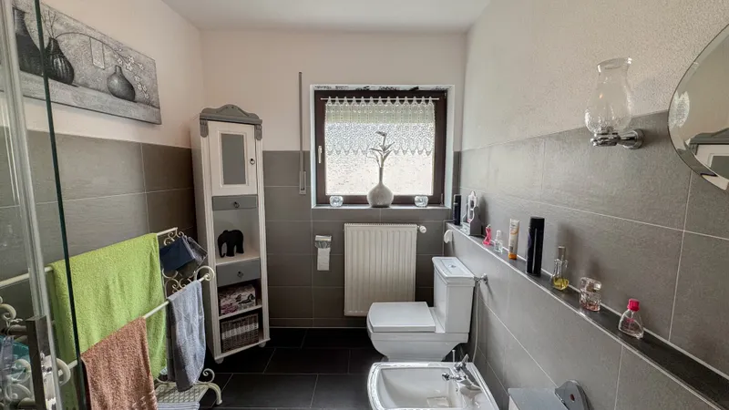 Tageslichtbad mit Dusche