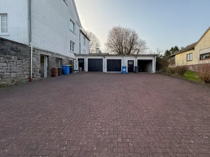 Garagen und Stellplätze