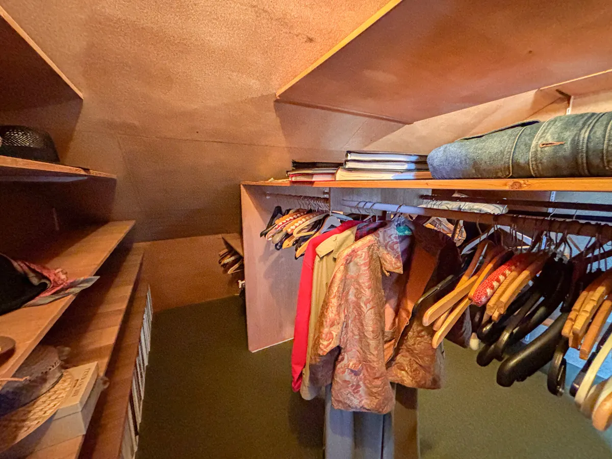 Ankleide Schlafzimmer links DG