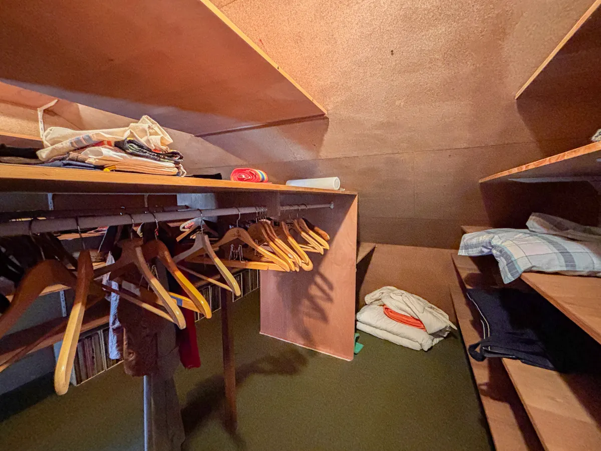 Ankleide Schlafzimmer rechts DG