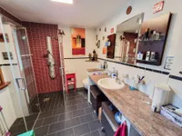 neuwertiges Duschbad