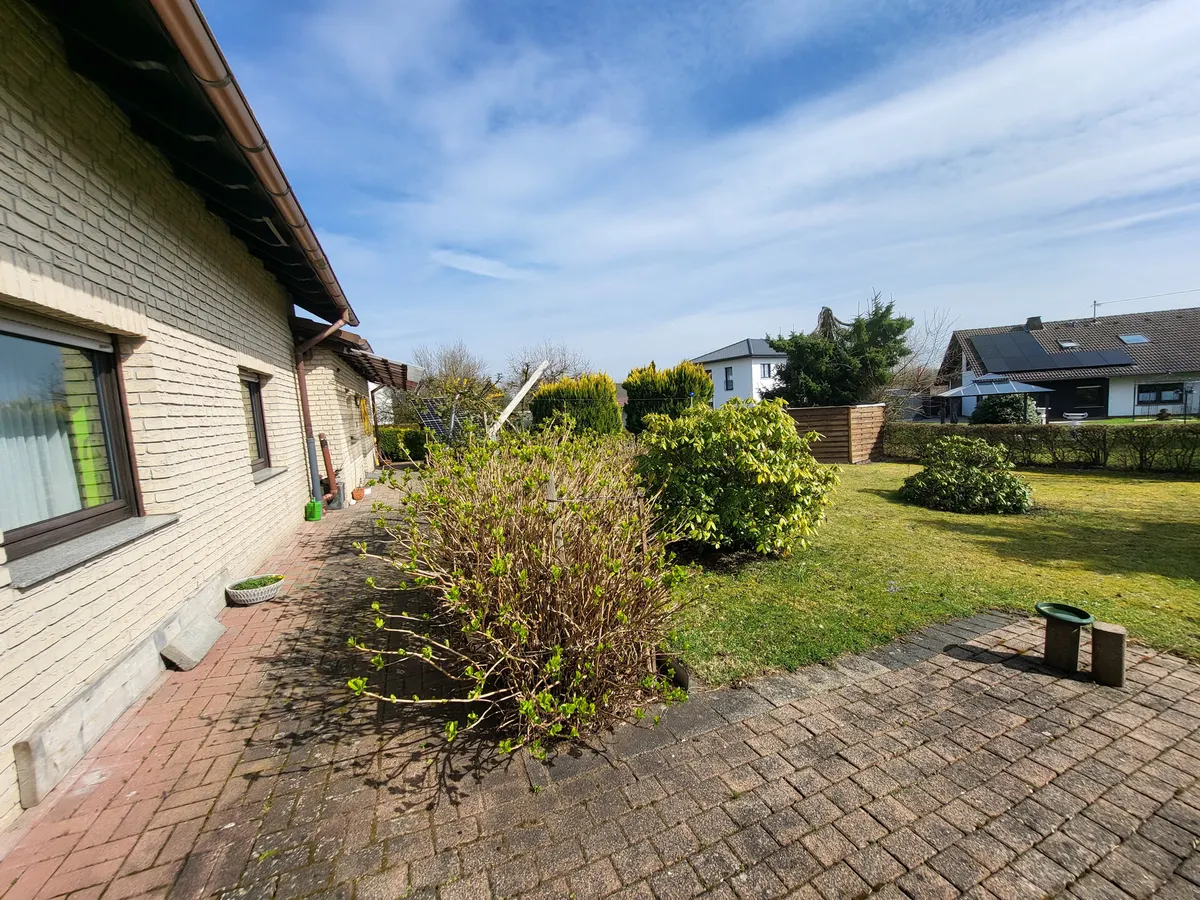 Terrasse mit Garten