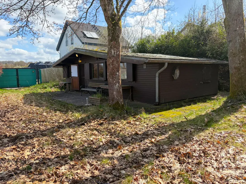 Grundstück mit Ferienhaus