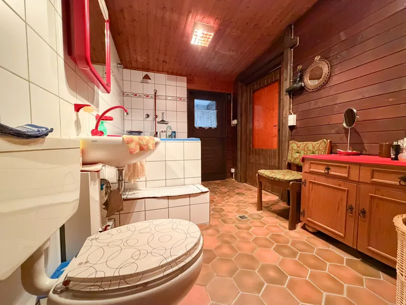 Badezimmer mit Tauchbecken