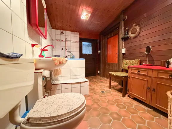 Badezimmer mit Tauchbecken