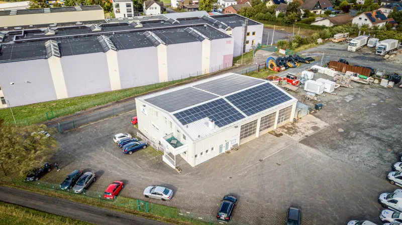 Bürogebäude u. Werkstatt