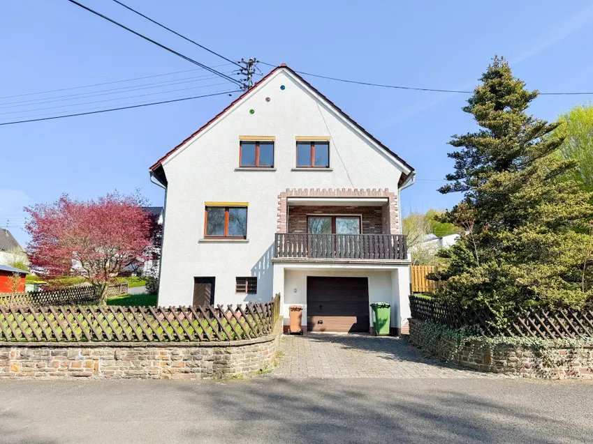 Einfahrt Garage
