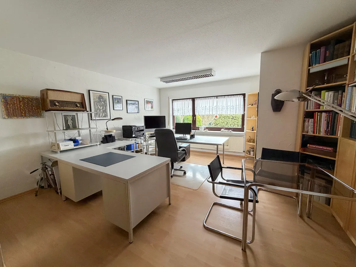 Büro UG