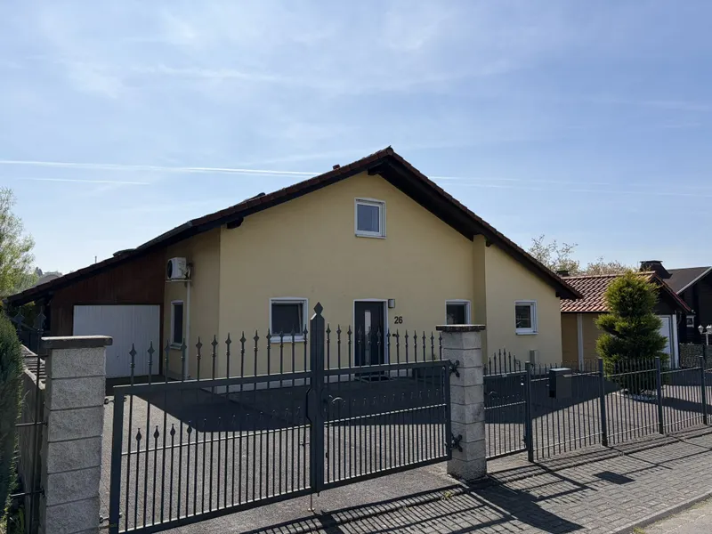 Straßenansicht