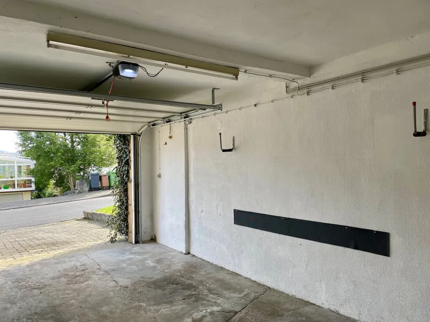 Garage mit Sektionaltor