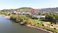 Blick zur Hotelanlage & Therme