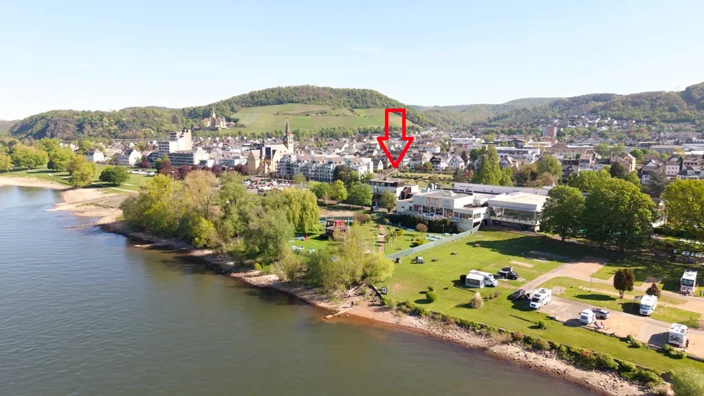 Blick zur Hotelanlage & Therme