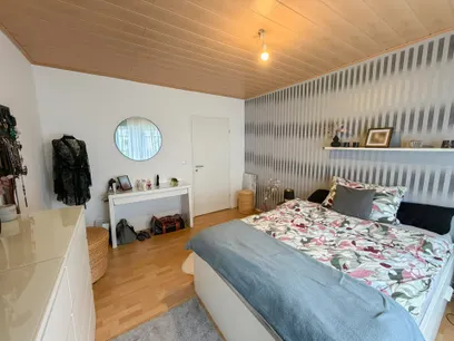 Schlafzimmer (UG)