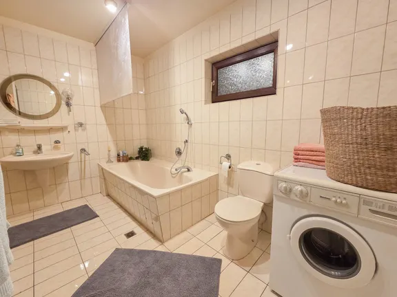 Bad Einliegerwohnung KG
