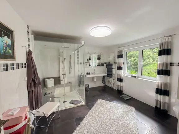 Badezimmer EG (2)