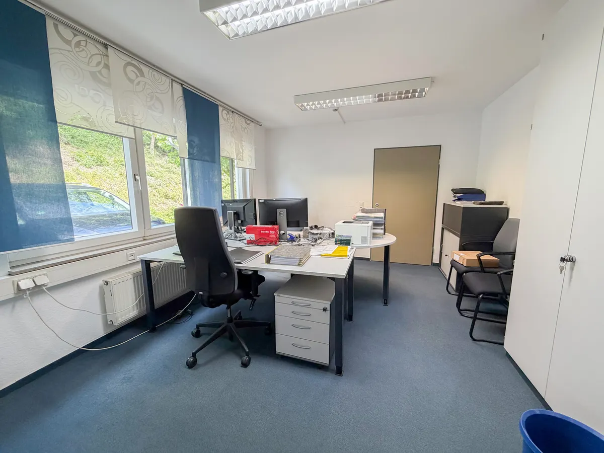 Verwaltungsgebäude: Büro