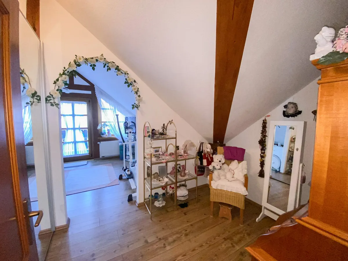 Durchgangszimmer DG