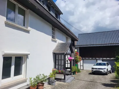 Innenhof mit Doppelgarage