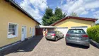 Hofbereich mit Doppelgarage