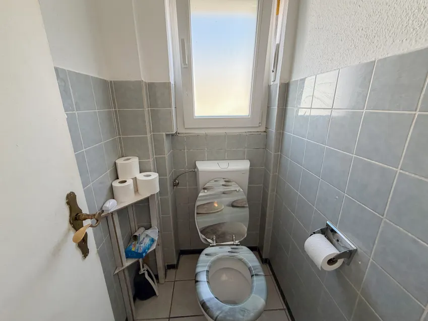 1. OG rechts Gäste-WC