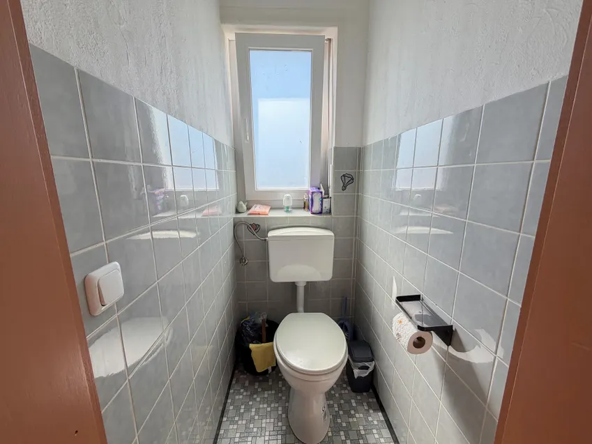 1. OG links Gäste-WC