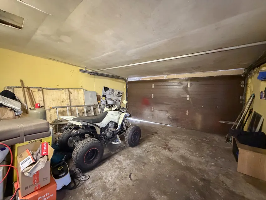 Garage zur Gewerbeeinheit
