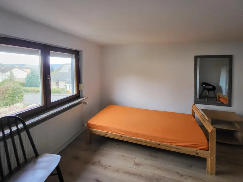 Zimmer 2 OG