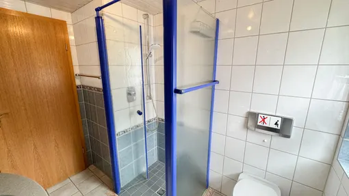 Tageslichtbad mit Dusche und WC EG 