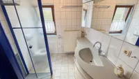 Tageslichtbad mit Dusche und WC