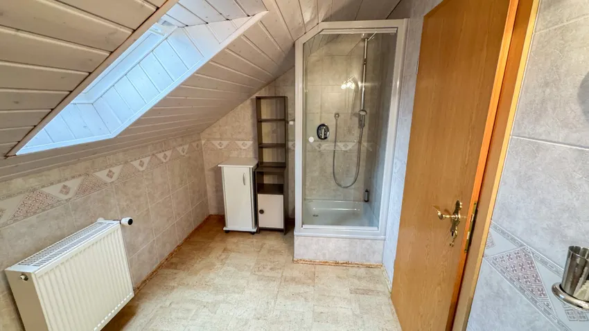 Tageslichtbad mit Dusche DG