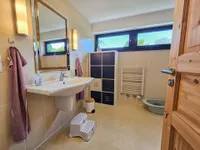 Badezimmer im DG