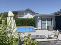 Gartenterrasse mit Pool