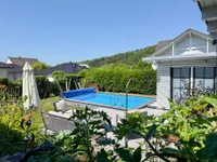 Gartenansicht mit Pool