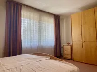 geräumiges Schlafzimmer (EG)