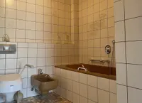 Bad mit Wanne und Bidet (EG)
