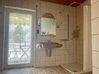 Bad mit ebenerdiger Dusche (EG)