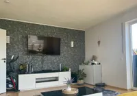 Wohnbereich mit Zugang zum Balkon