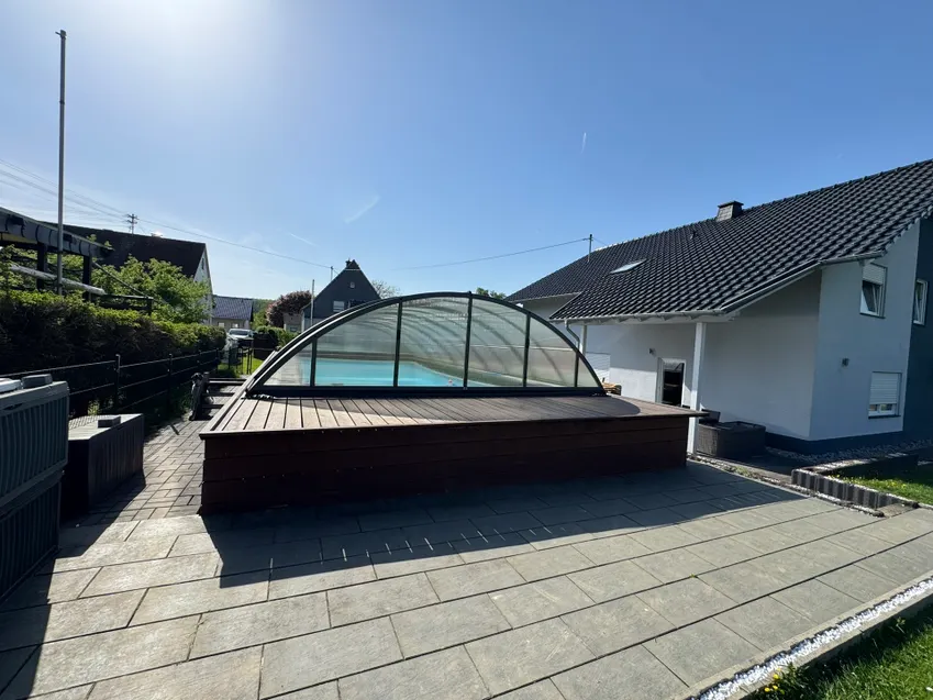 überdachter Poolt