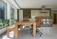 Küche mit versteckter Spreisekammer