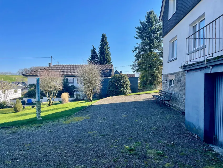 viel Platz hinter dem Haus