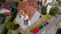 Seitenansicht zur Straße