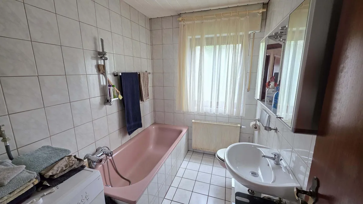 Badezimmer (EG)