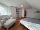 Schlafzimmer (DG)